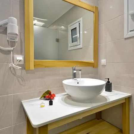 Rhea Complex Appartement *